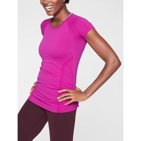 Pre-Loved Athleta Women’s Short Sleeve Seamless Top Small Magenta $59 - Picture 1 of 5